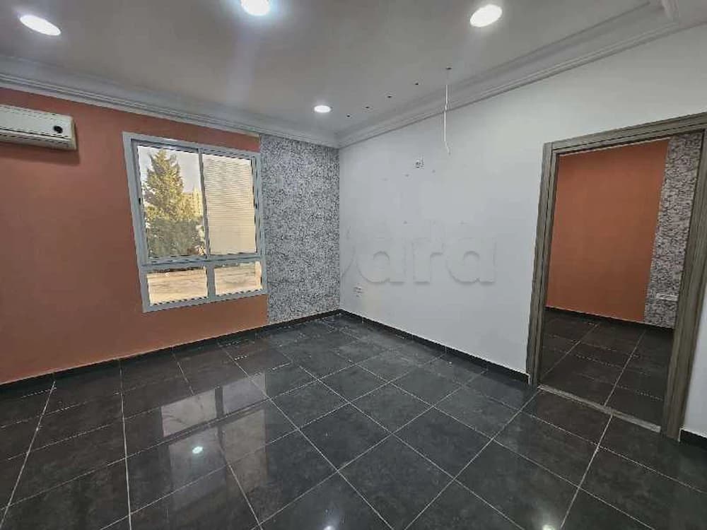 ENNASR 2  : BUREAU  À LOUER 
