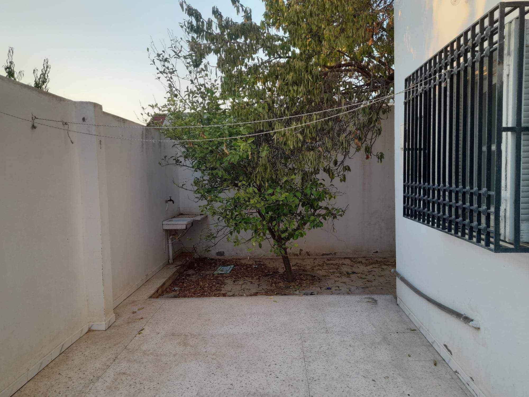 منزل في الأفران كم8  طابق أرضي