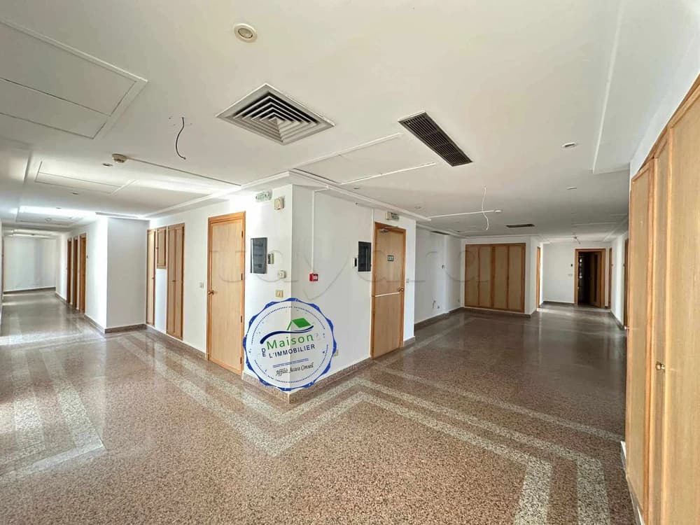 A louer Plateau 550 m²  en 15 pièces au Lac 1