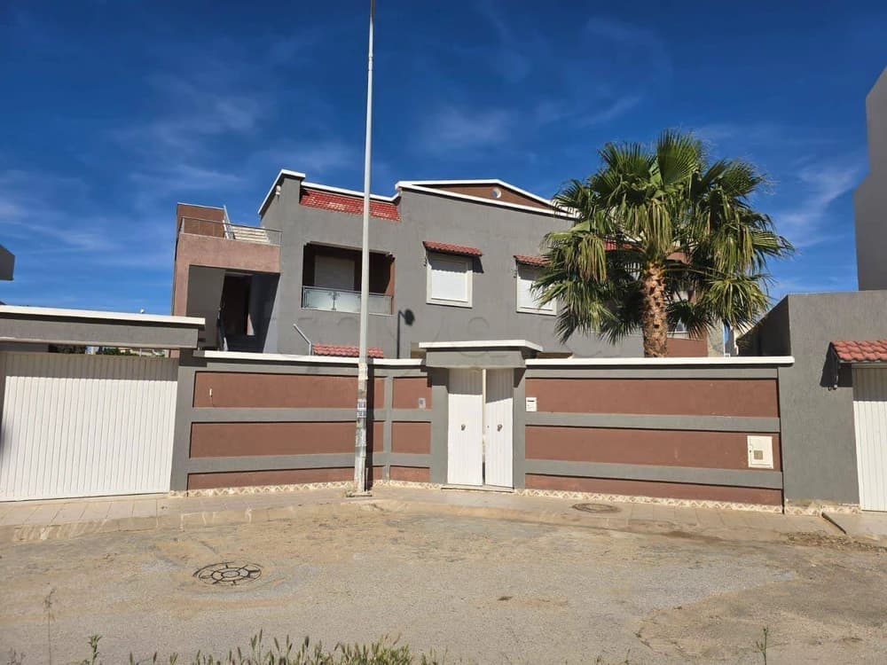 Villa de 400 m² sur un terrain de 597 m²