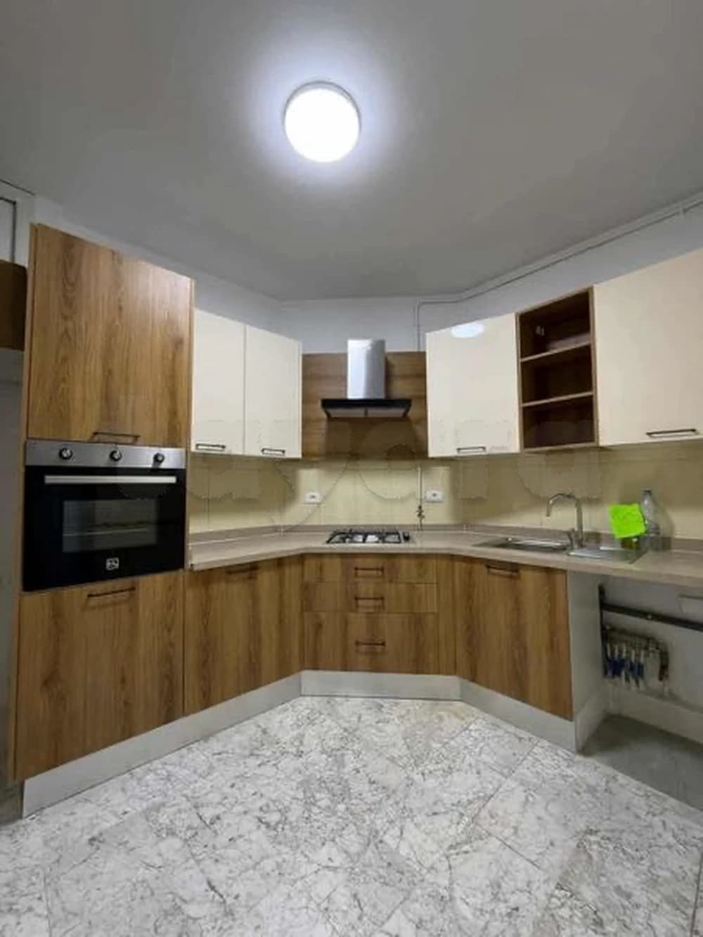 a louer s+1 neuf a laouina avec parking ss