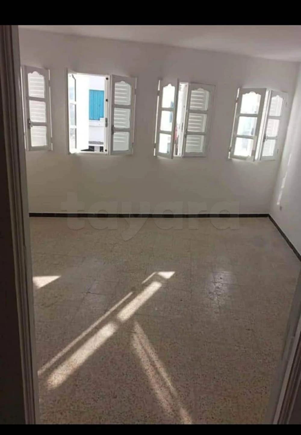 A louer S + 1 Centre ville Tunis a l'avenue Taieb Mhiri, près banque Zitouna - proche de Station métro BEB el khadhra , pour filles.