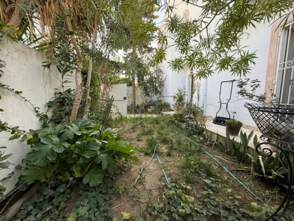 A vendre une villa Duplex au cité de stade  La Marsa 