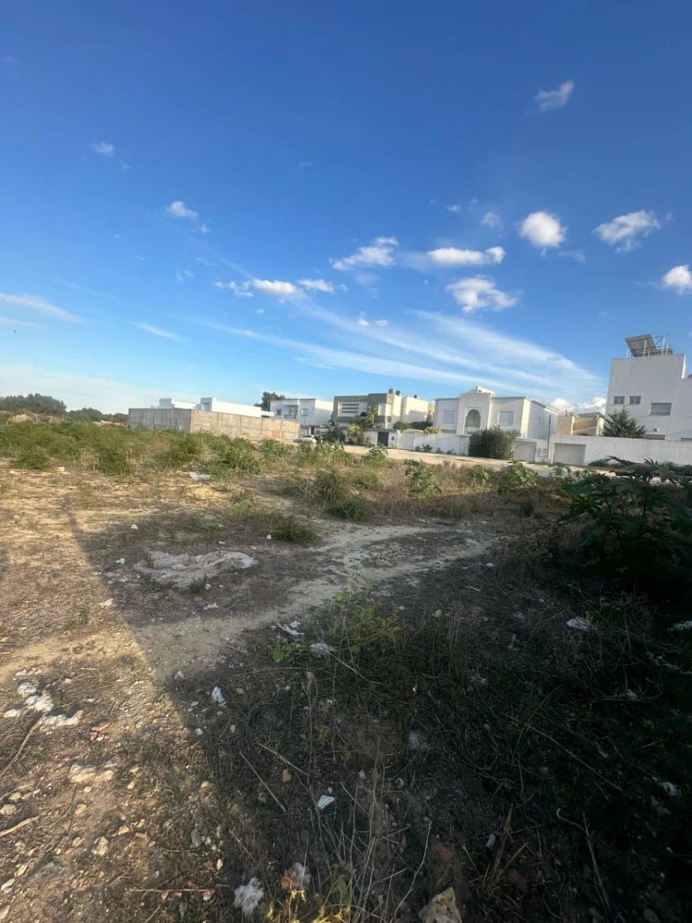 Une grande opportunité immobilière: A vendre un grand terrain à Soukra -Chotrana 3