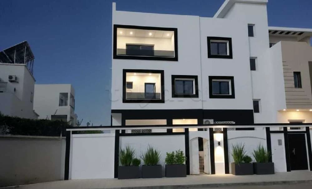 maison à louer cité El feteh 94580042