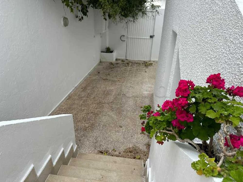 À louer étage de villa S+3 à ennasr 