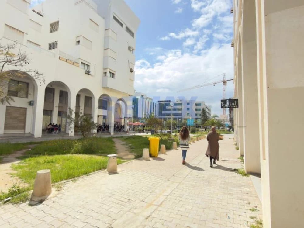 🎯 À VENDRE – Local Commercial – Lac 2 – Tunis