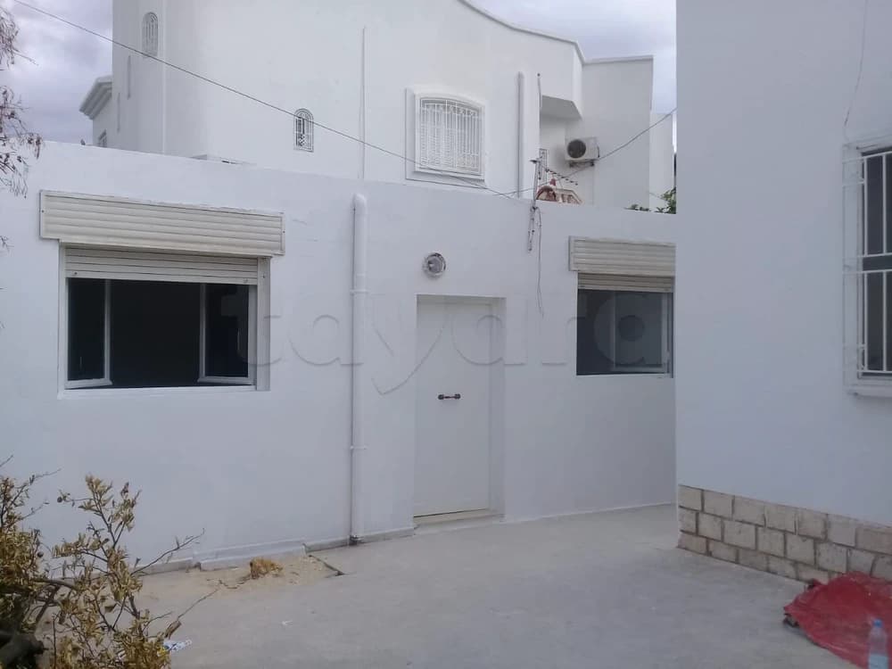 studio tres propre 2 chambres separees a saidia pres station metro